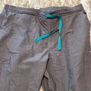 Figs Yola in gray